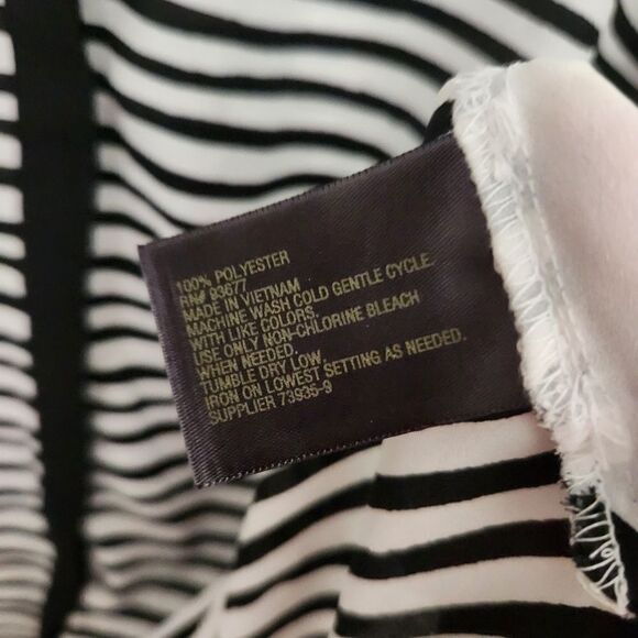 Worthington Woman Cap Sleeve Sheer Striped Button Front Blouse Size 2X - Picture 6 of 6